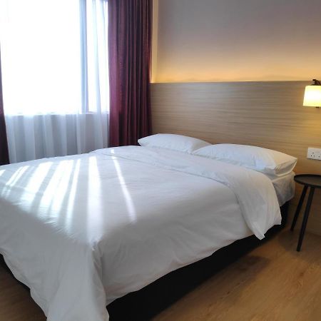 Ez Suites Bandar Seri Begawan Esterno foto